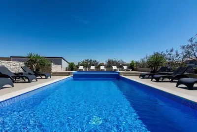 Image de Appartement de deux chambres avec la terrasse Valbandon, Fazana (A-2201-b)