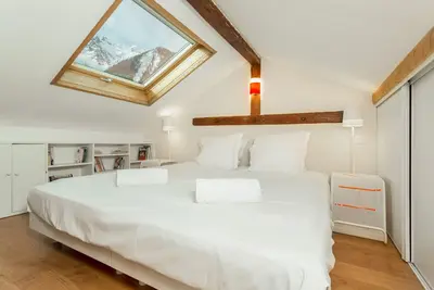 Image de Appartement moderne et élégant de 2 chambres dans le centre de Chamonix.