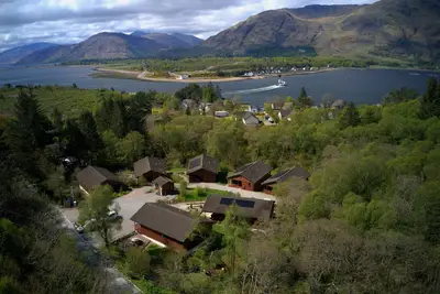 Image de Lodge 5 - peut accueillir 6 invités dans 3 chambres b3