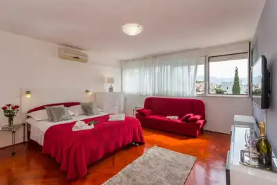 Appartement de deux chambres avec air conditionné Split (A-2196-a)