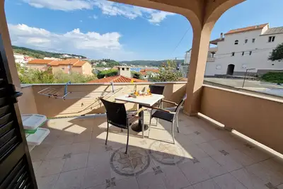 Image de Garçonnière avec la terrasse et la vue sur le mer Kampor, Rab (As-5037-d)