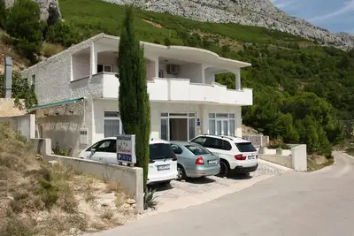 Image de Appartement d'une chambre avec la terrasse et la vue sur le mer Lokva Rogoznica, Omis (A-12906-b)