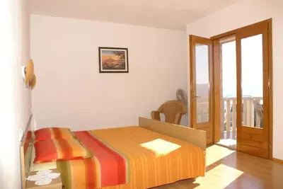 Image de Garçonnière avec la terrasse et la vue sur le mer Bol, Brac (As-2900-a)