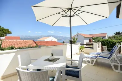 Image de Appartement de deux chambres avec la terrasse et la vue sur le mer Splitska, Brac (A-11300-a)