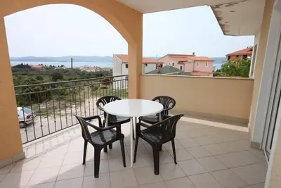 Image de Appartement de deux chambres avec la terrasse et la vue sur le mer Sveti Petar, Biograd (A-6169-a)