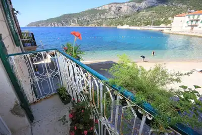 Image de Appartement de deux chambres prés de la plage Komiza, Vis (A-8533-b)
