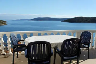 Image de Appartement de deux chambres prés de la plage Vinisce, Trogir (A-5981-a)