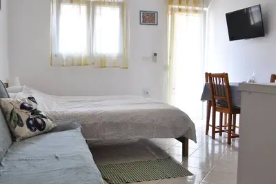 Image de Garçonnière avec le balcon Vir (As-13686-a)
