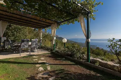 Image de Maison pour la famille avec parking Gornji Tucepi - Podpec, Makarska (K-6915)