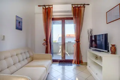 Image de Appartement de deux chambres avec la terrasse et la vue sur le mer Mali Losinj, Losinj (A-7879-c)
