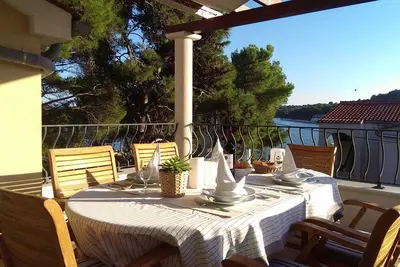 Appartement de deux chambres prés de la plage Verunic, Dugi otok (A-8103-a)