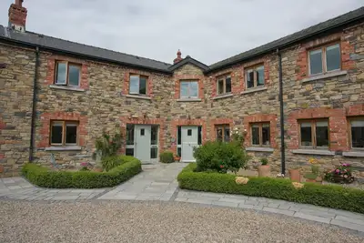 Image de Cottage de deux chambres situé dans une cour paysagère au cœur de l'ancienne région est de l'Irlande.