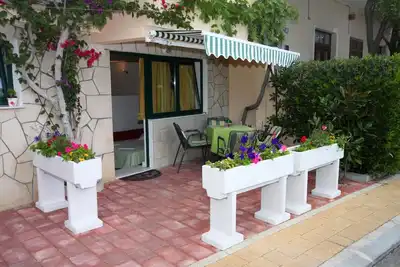 Image de Garçonnière avec la terrasse et la vue sur le mer Podgora, Makarska (As-6836-b)