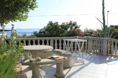 Image de Garçonnière avec la terrasse et la vue sur le mer Preko, Ugljan (As-8224-a)