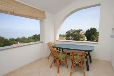 Image de Garçonnière avec la terrasse et la vue sur le mer Njivice, Krk (As-5458-b)