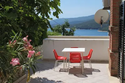 Appartement de deux chambres avec la terrasse et la vue sur le mer Rabac, Labin (A-2340-a)