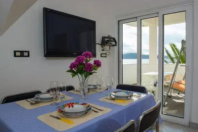 Image de Appartement d'une chambre avec la terrasse et la vue sur le mer Rogoznica (A-12820-b)