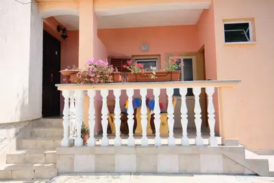 Image de Appartement d'une chambre avec la terrasse et la vue sur le mer Barbat, Rab (A-4988-c)