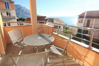 Image de Appartement d'une chambre avec la terrasse et la vue sur le mer Duce, Omis (A-9437-b)