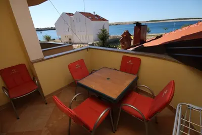Image de Appartement d'une chambre avec la terrasse et la vue sur le mer Povljana, Pag (A-3316-b)