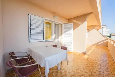 Image de Appartement de deux chambres avec une piscine Novalja, Pag (A-211-a)
