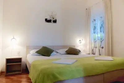 Image de Appartement de deux chambres avec la terrasse et la vue sur le mer Pag (A-4149-c)