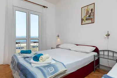 Image de Appartement de deux chambres avec la terrasse et la vue sur le mer Pisak, Omis (A-5975-a)