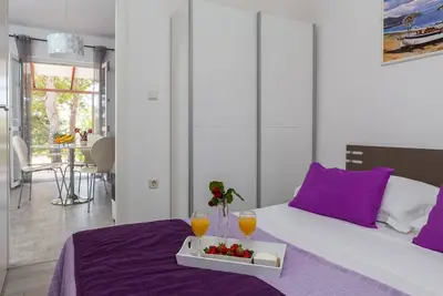 Image de Appartement d'une chambre avec la terrasse et la vue sur le mer Baie Osibova, Brac (A-12062-c)