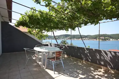 Image de Appartement d'une chambre avec la terrasse et la vue sur le mer Supetarska Draga - Gornja, Rab (A-5053-b)