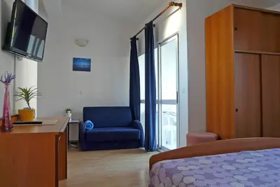 Image de Garçonnière avec le balcon et la vue sur le mer Drvenik Donja vala, Makarska (As-6756-a)