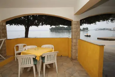 Image de Appartement d'une chambre prés de la plage Preko, Ugljan (A-8515-a)