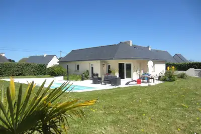 Image de Villa bord de mer avec piscine chauffée, plage à 15 minutes à pied, très calme.