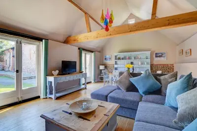 Image de Rainbow Cottage - Trois Chambres Maison, Couchages 4