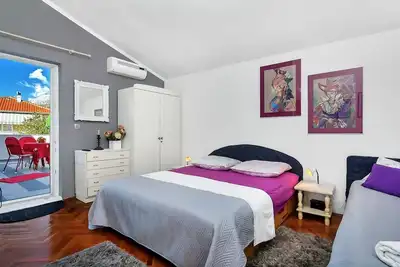 Image de Garçonnière avec la terrasse Makarska (As-6909-b)