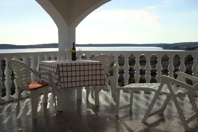 Image de Garçonnière avec la terrasse et la vue sur le mer Kustici, Pag (As-6392-a)