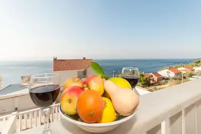 Image de Appartement d'une chambre avec la terrasse et la vue sur le mer Pisak, Omis (A-2827-b)
