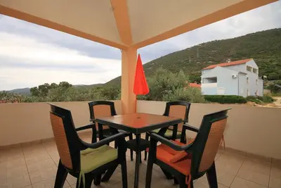 Appartement d'une chambre avec la terrasse et la vue sur le mer Sveti Jakov, Losinj (A-8011-a)