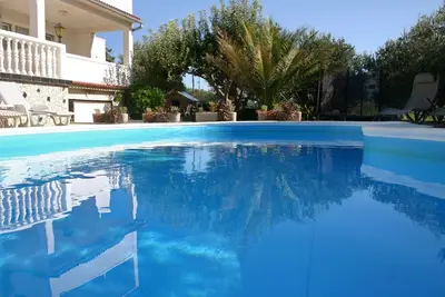 Image de Appartement de deux chambres avec la terrasse et la vue sur le mer Barbat, Rab (A-4951-e)