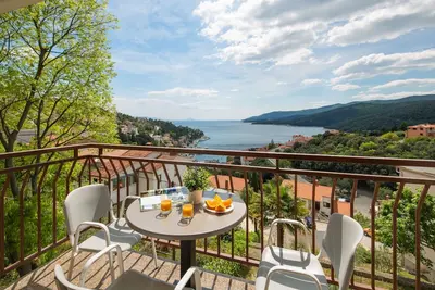 Appartement de trois chambres avec la terrasse et la vue sur le mer Rabac, Labin (A-3015-a)