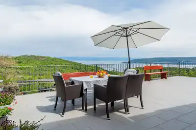 Image de Appartement de deux chambres avec la terrasse et la vue sur le mer Brsec, Opatija (A-7796-b)
