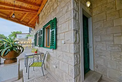 Image de Appartement d'une chambre avec la terrasse et la vue sur le mer Postira, Brac (A-2913-b)