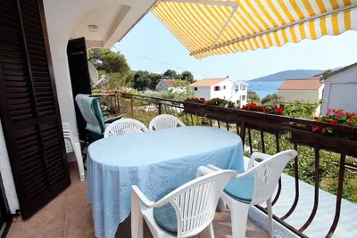Appartement d'une chambre avec la terrasse et la vue sur le mer Brgulje, Molat (A-6241-a)