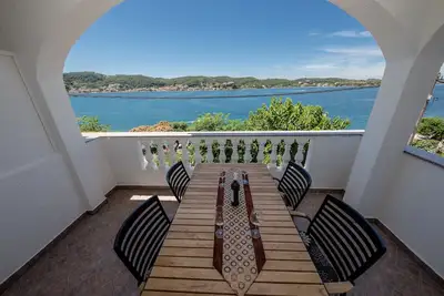 Image de Appartement de deux chambres prés de la plage Supetarska Draga - Gornja, Rab (A-11579-b)