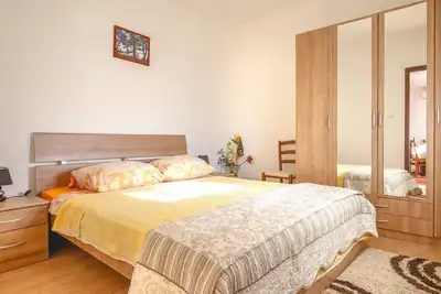 Image de Appartement de deux chambres avec la terrasse et la vue sur le mer Njivice, Krk (A-5362-b)