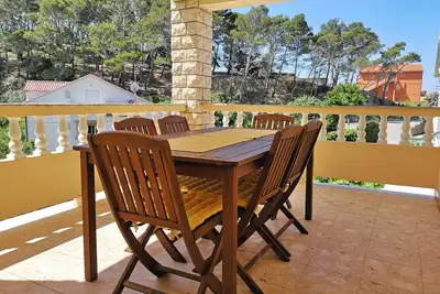 Image de Appartement de deux chambres avec la terrasse Banjol, Rab (A-11382-b)