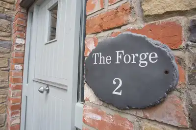 Image de Belle maison de 3 chambres dans une cour délicieusement paysagé et privé