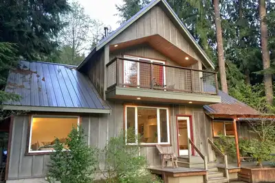 Image de Chalet Mt Baker Rim 70 Une maison de vacances acceptant les animaux de compagnie avec un bain Ă remous et une connexion Wi-Fi