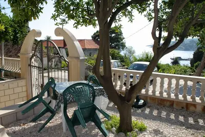 Image de Garçonnière avec la terrasse et la vue sur le mer Sumartin, Brac (As-2949-b)