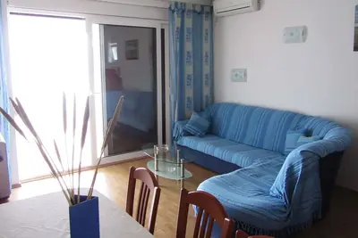 Image de Appartement d'une chambre avec la terrasse et la vue sur le mer Banjol, Rab (A-11082-a)
