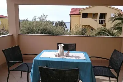 Image de Appartement d'une chambre avec la terrasse et la vue sur le mer Mandre, Pag (A-6516-d)